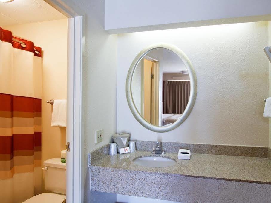 Red Roof Inn Charleston West - Hurricane, Wv Teays Valley Extérieur photo